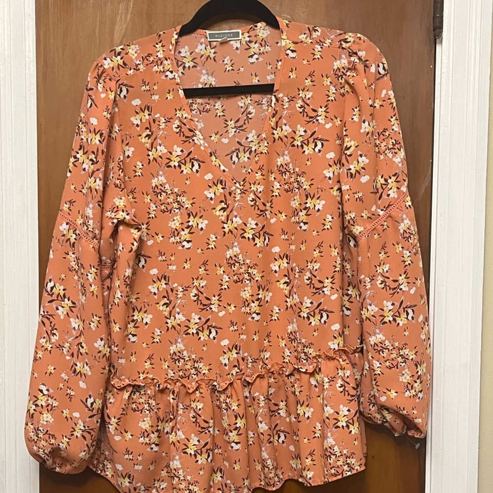 Pleione Women’s top.      B9